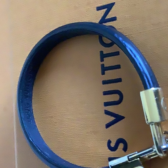 Louis Vuitton Epi Alma Bracelet - Picture 7 of 10